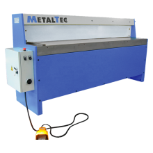 Электромеханическая гильотина MetalTec GS 1500-1,25E от компании Нова Механика